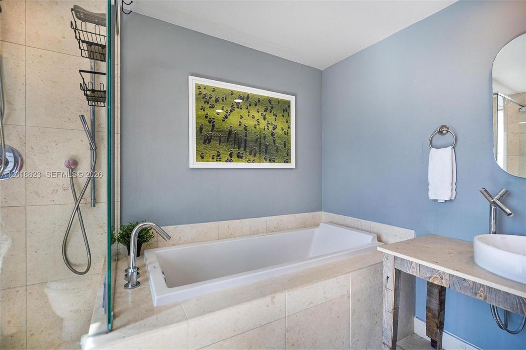 For Sale: $850,000 (2 beds, 2 baths, 1255 Square Feet)