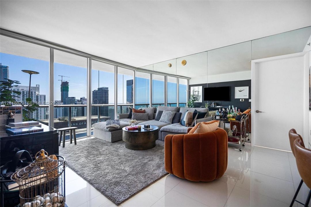 For Sale: $850,000 (2 beds, 2 baths, 1255 Square Feet)