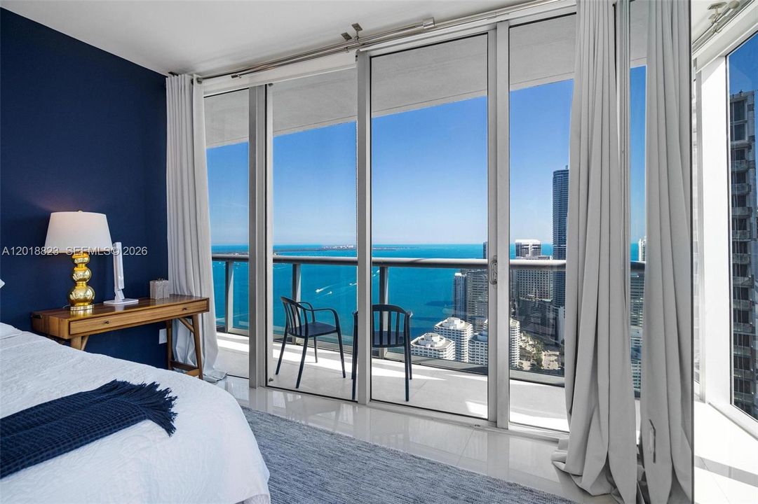 For Sale: $850,000 (2 beds, 2 baths, 1255 Square Feet)