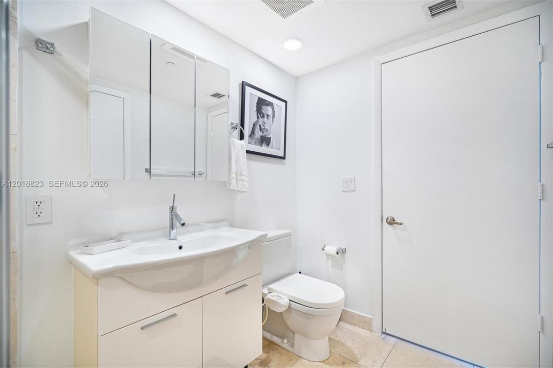 For Sale: $850,000 (2 beds, 2 baths, 1255 Square Feet)
