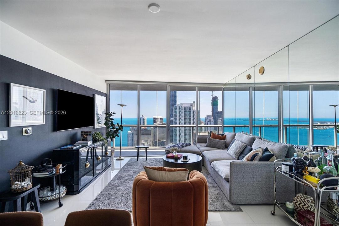 For Sale: $850,000 (2 beds, 2 baths, 1255 Square Feet)