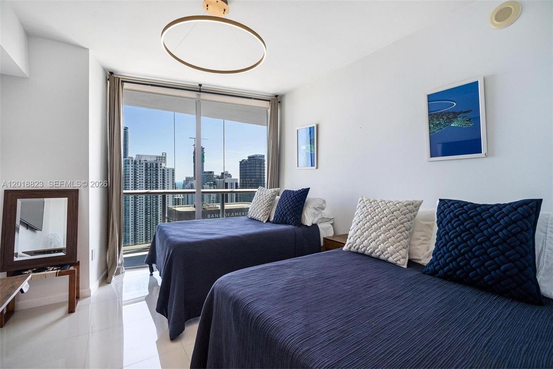 For Sale: $850,000 (2 beds, 2 baths, 1255 Square Feet)