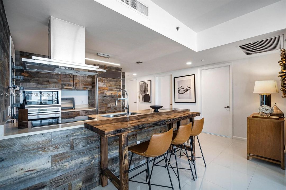 For Sale: $850,000 (2 beds, 2 baths, 1255 Square Feet)