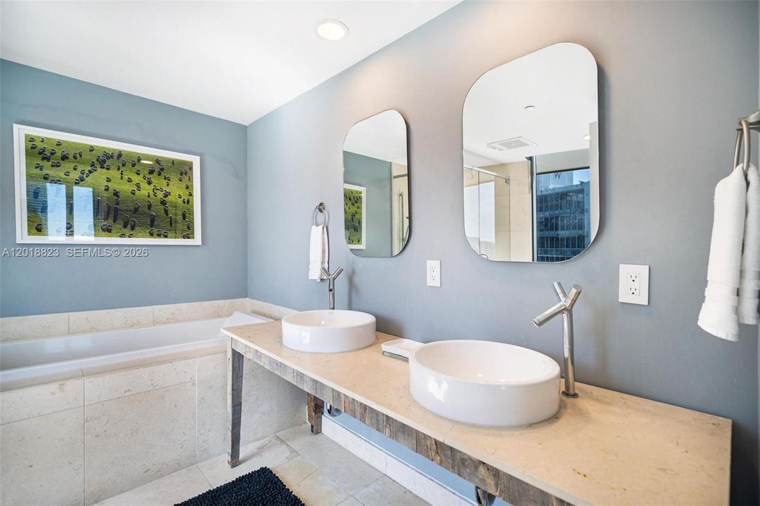 For Sale: $850,000 (2 beds, 2 baths, 1255 Square Feet)