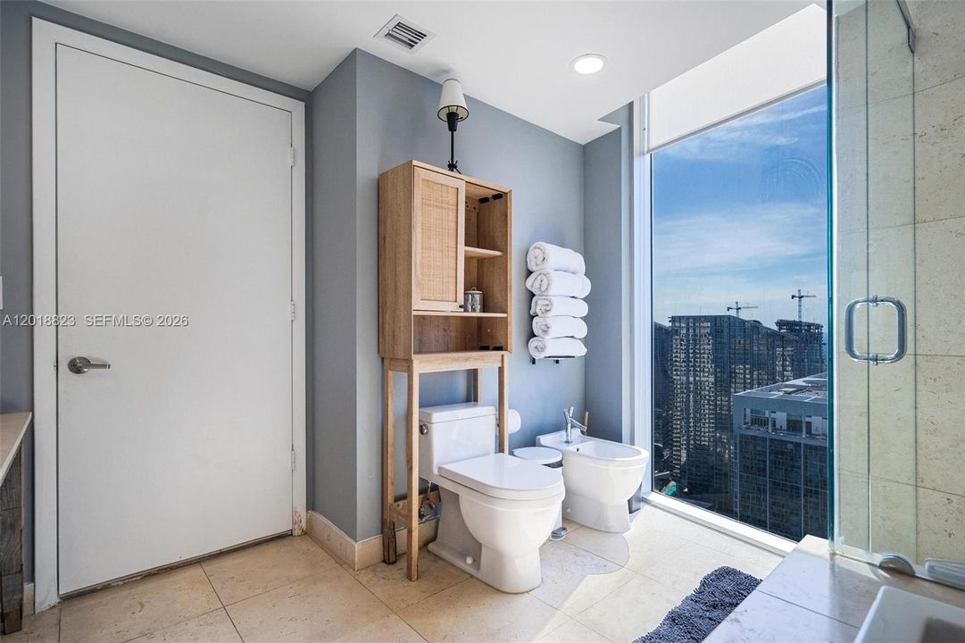 For Sale: $850,000 (2 beds, 2 baths, 1255 Square Feet)