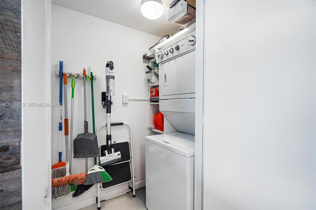 For Sale: $850,000 (2 beds, 2 baths, 1255 Square Feet)