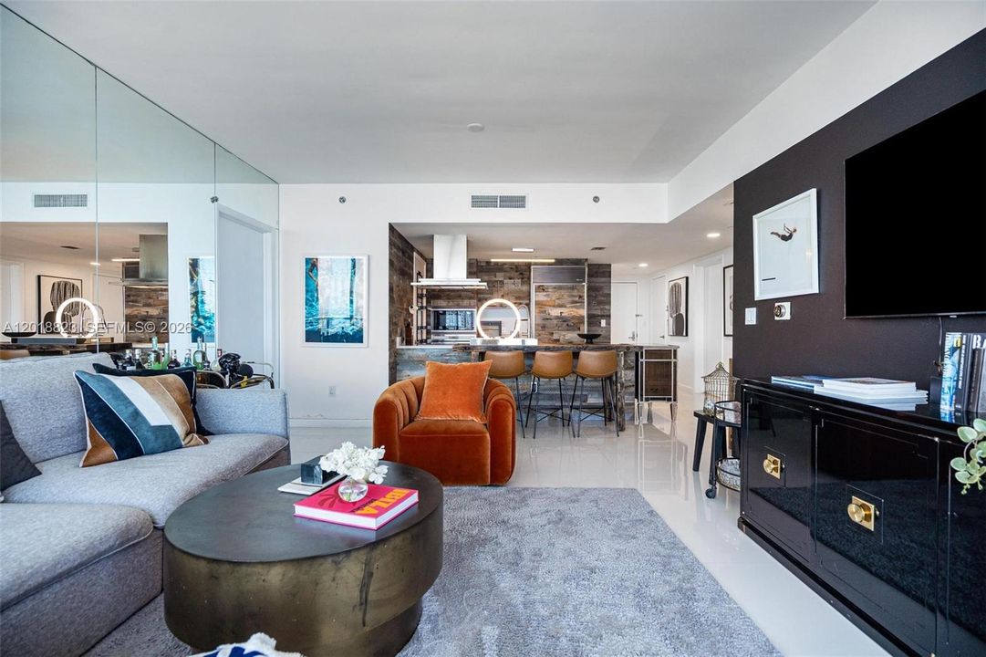 For Sale: $850,000 (2 beds, 2 baths, 1255 Square Feet)