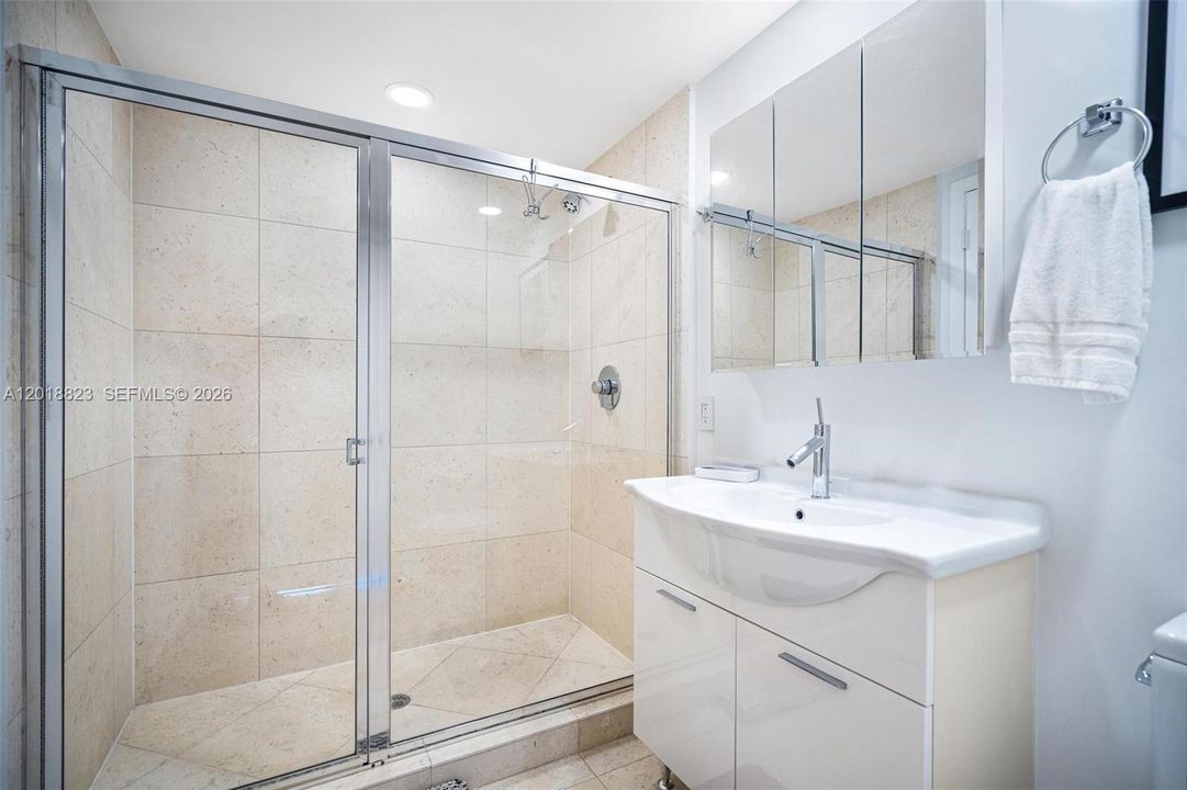 For Sale: $850,000 (2 beds, 2 baths, 1255 Square Feet)