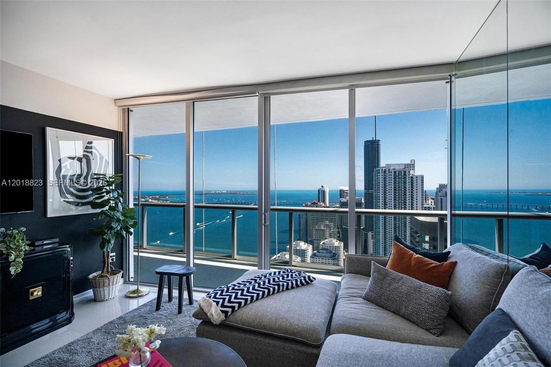 For Sale: $850,000 (2 beds, 2 baths, 1255 Square Feet)