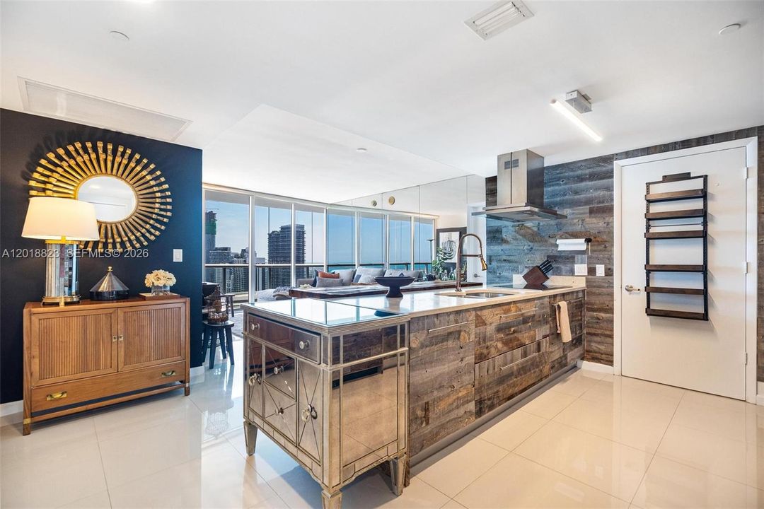 For Sale: $850,000 (2 beds, 2 baths, 1255 Square Feet)