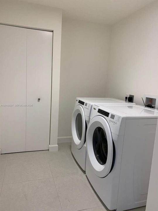 En Renta: $4,700 (3 camas, 3 baños, 1379 Pies cuadrados)