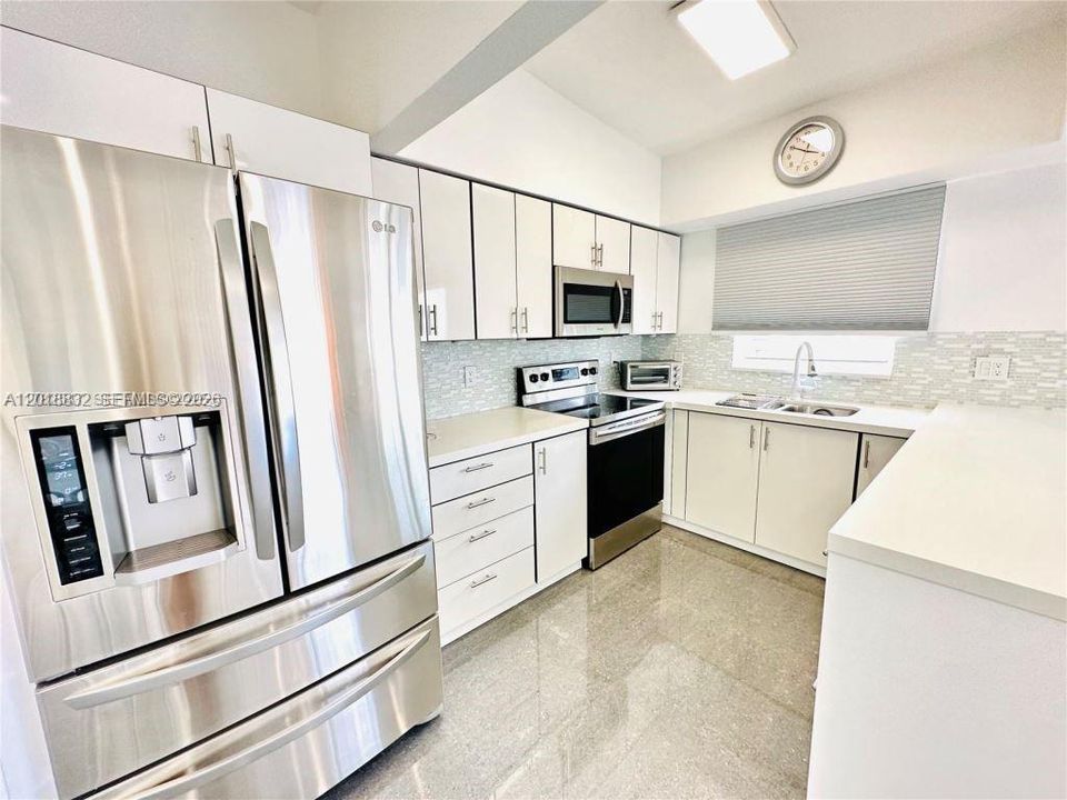 En Venta: $325,000 (2 camas, 2 baños, 990 Pies cuadrados)