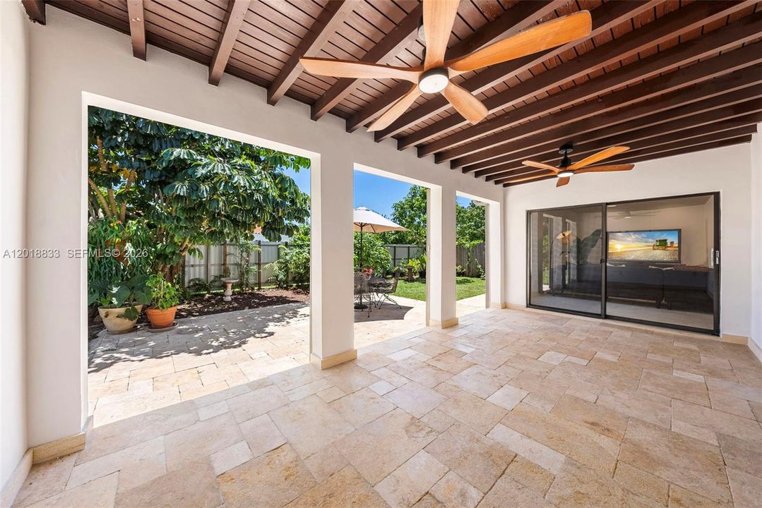 Activo con contrato: $899,000 (4 camas, 2 baños, 2481 Pies cuadrados)