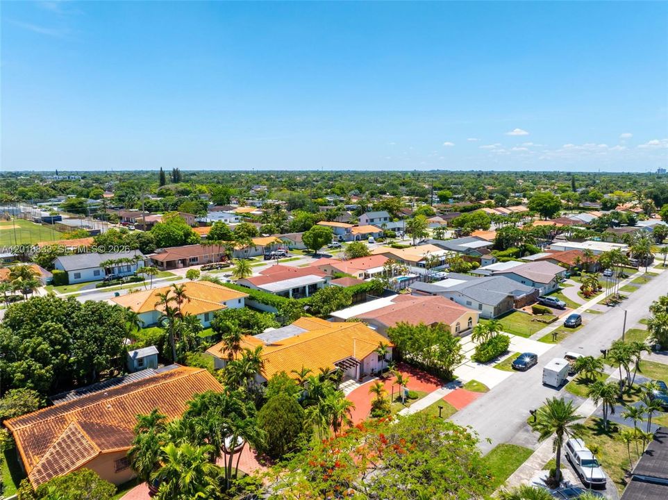 Activo con contrato: $899,000 (4 camas, 2 baños, 2481 Pies cuadrados)