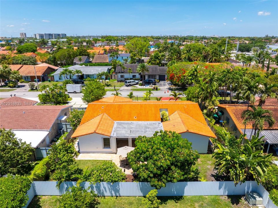 Activo con contrato: $899,000 (4 camas, 2 baños, 2481 Pies cuadrados)