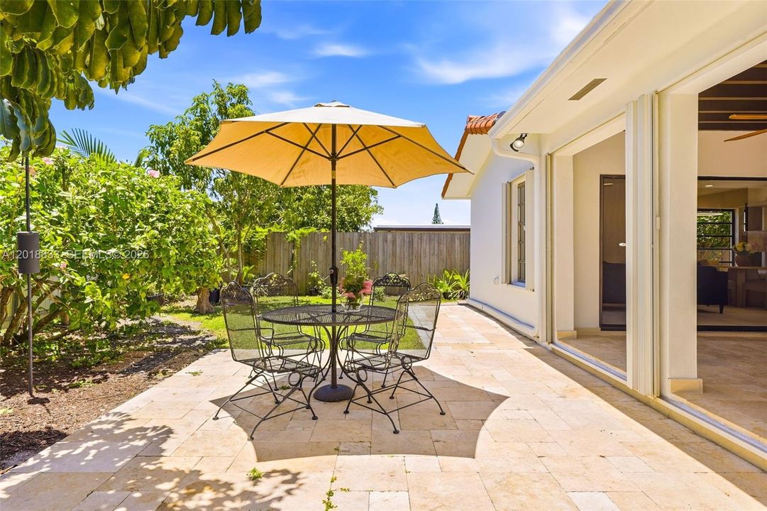 Activo con contrato: $899,000 (4 camas, 2 baños, 2481 Pies cuadrados)