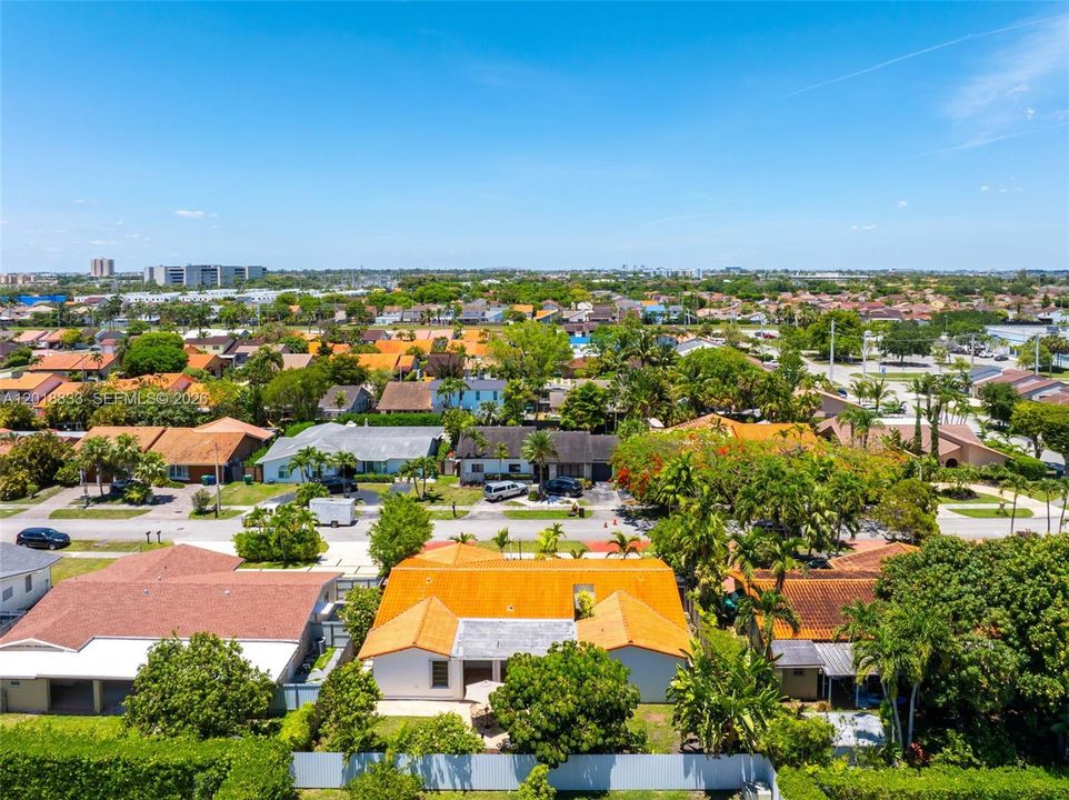 Activo con contrato: $899,000 (4 camas, 2 baños, 2481 Pies cuadrados)
