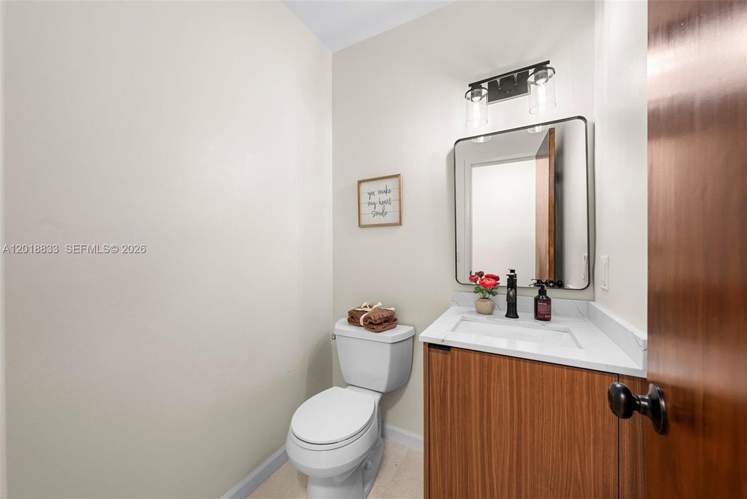 Activo con contrato: $899,000 (4 camas, 2 baños, 2481 Pies cuadrados)