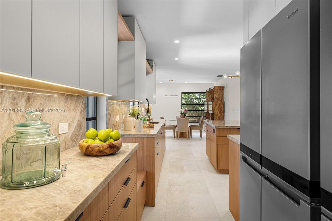 Activo con contrato: $899,000 (4 camas, 2 baños, 2481 Pies cuadrados)