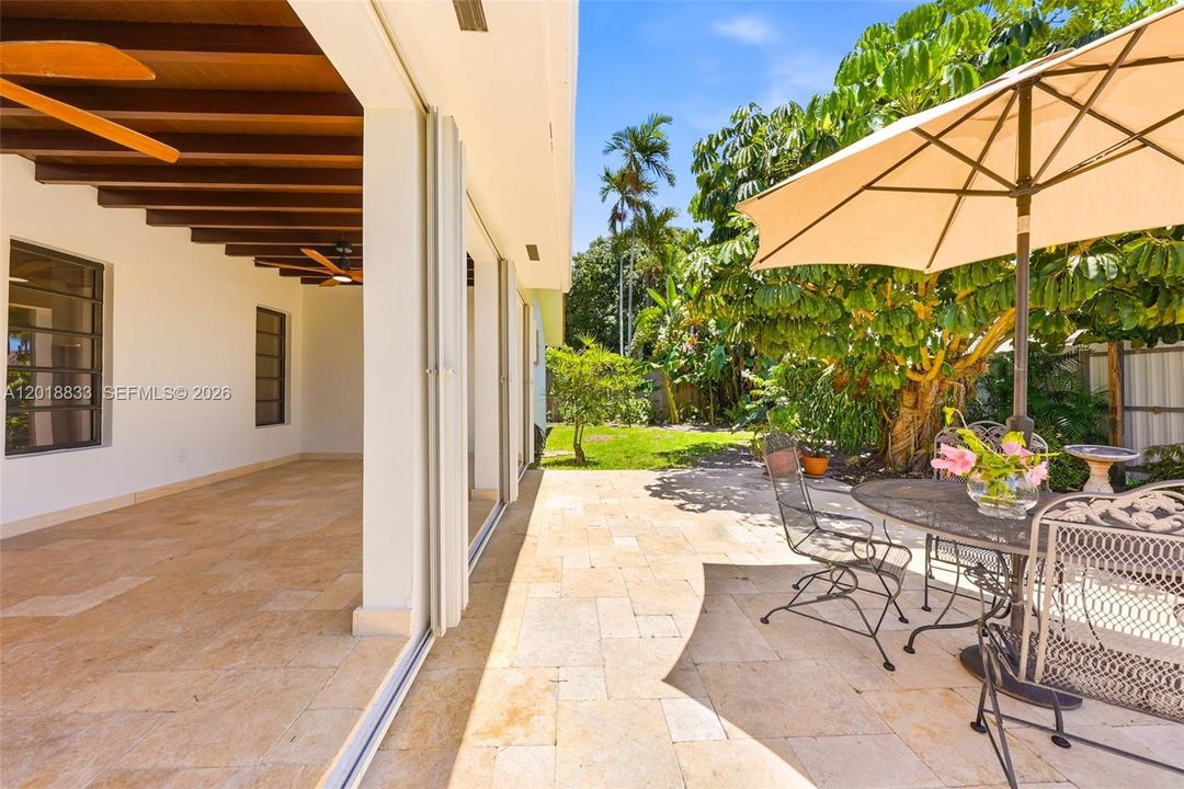 Activo con contrato: $899,000 (4 camas, 2 baños, 2481 Pies cuadrados)