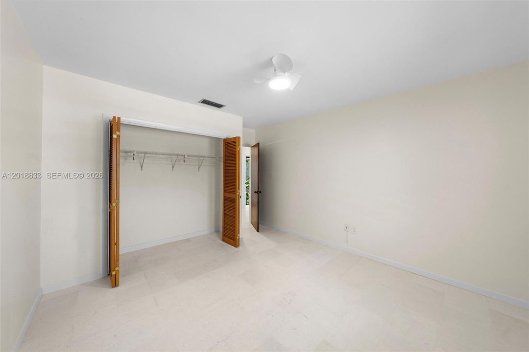 Activo con contrato: $899,000 (4 camas, 2 baños, 2481 Pies cuadrados)