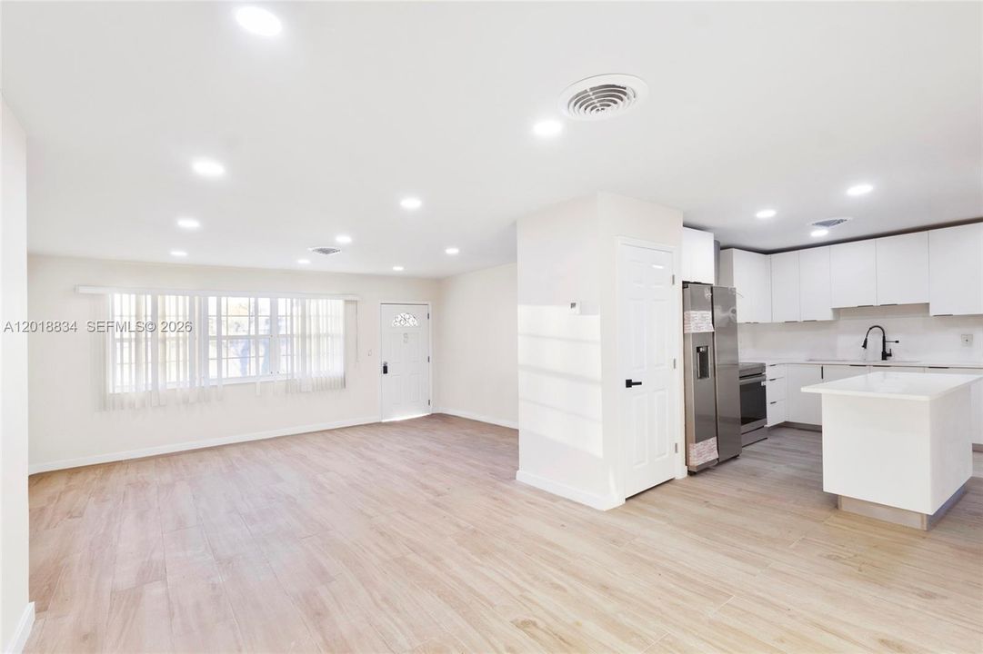 Недавно продано: $620,000 (5 спален, 4 ванн, 1688 Квадратных фут)