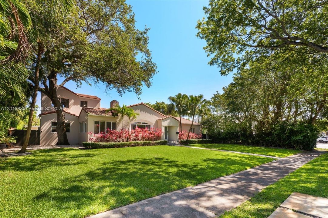 For Sale: $2,600,000 (5 beds, 5 baths, 2798 Square Feet)