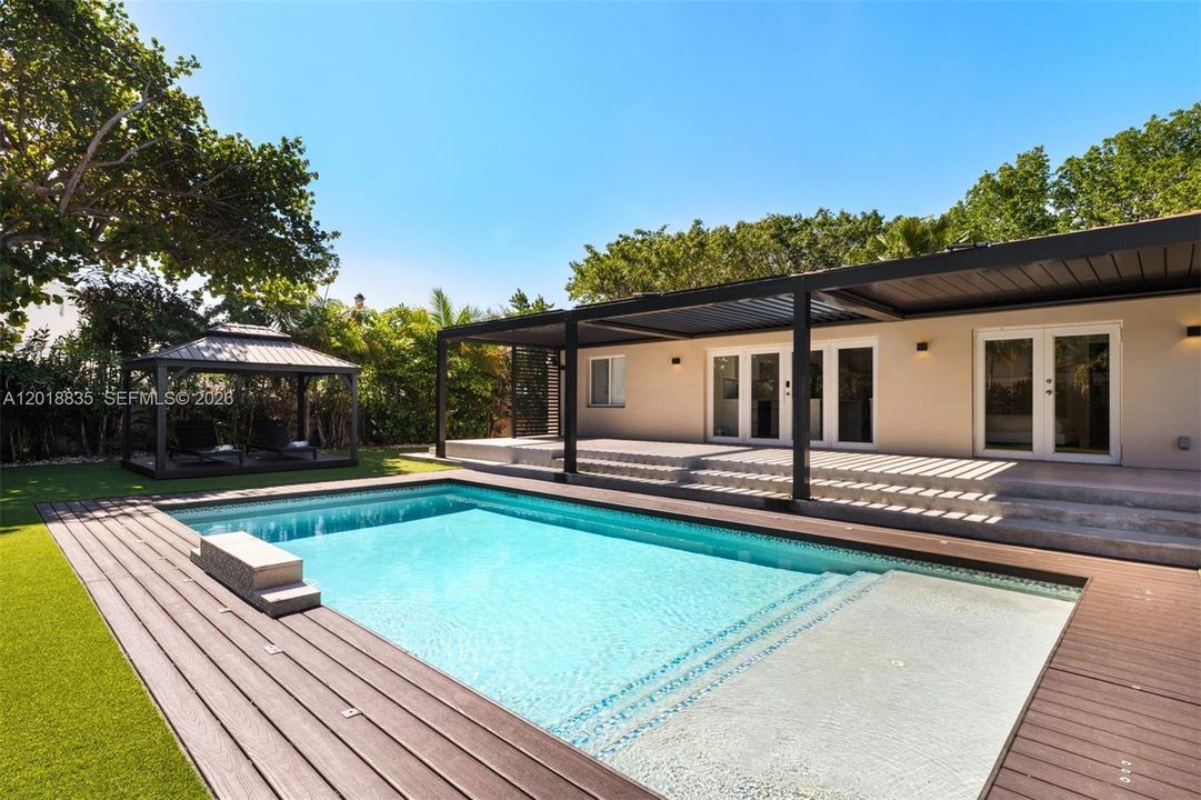 For Sale: $2,600,000 (5 beds, 5 baths, 2798 Square Feet)