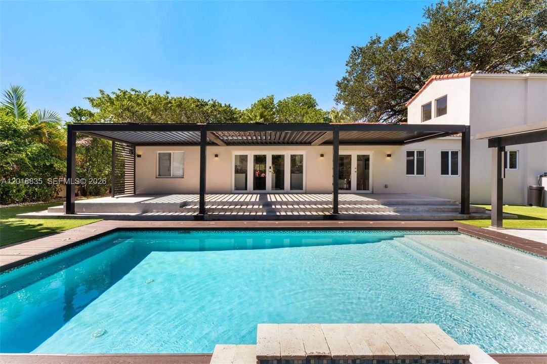 For Sale: $2,600,000 (5 beds, 5 baths, 2798 Square Feet)