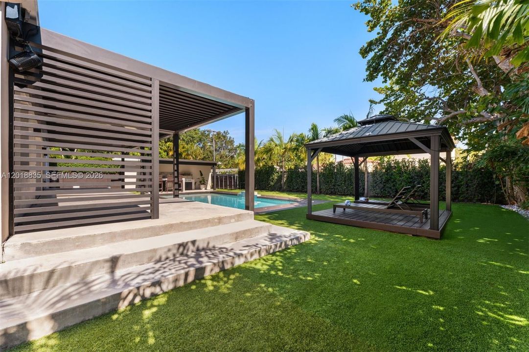 For Sale: $2,600,000 (5 beds, 5 baths, 2798 Square Feet)