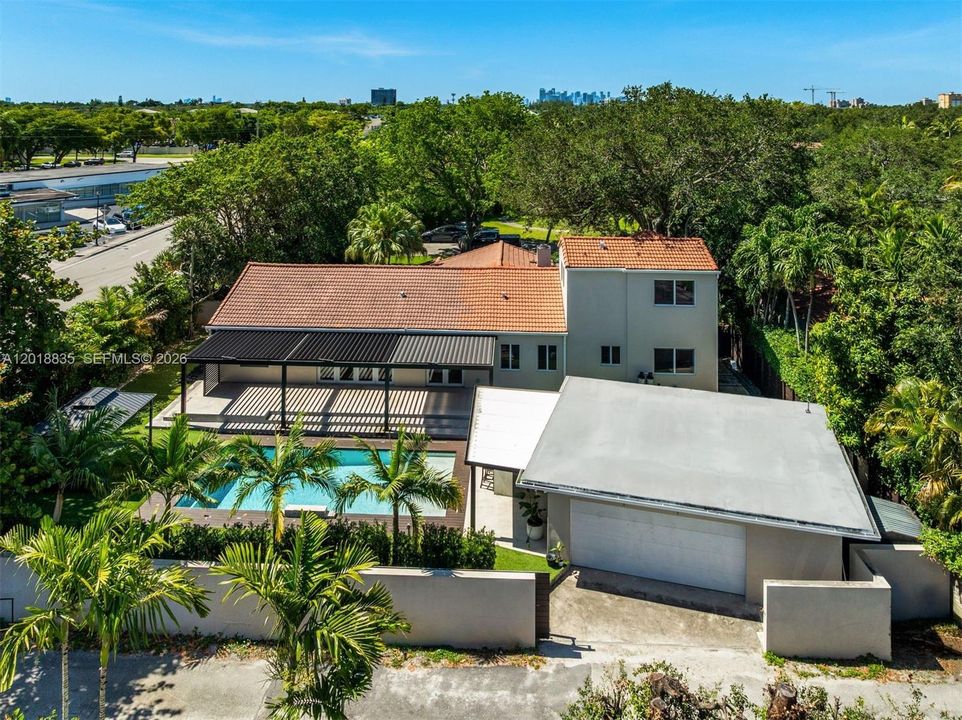 For Sale: $2,600,000 (5 beds, 5 baths, 2798 Square Feet)