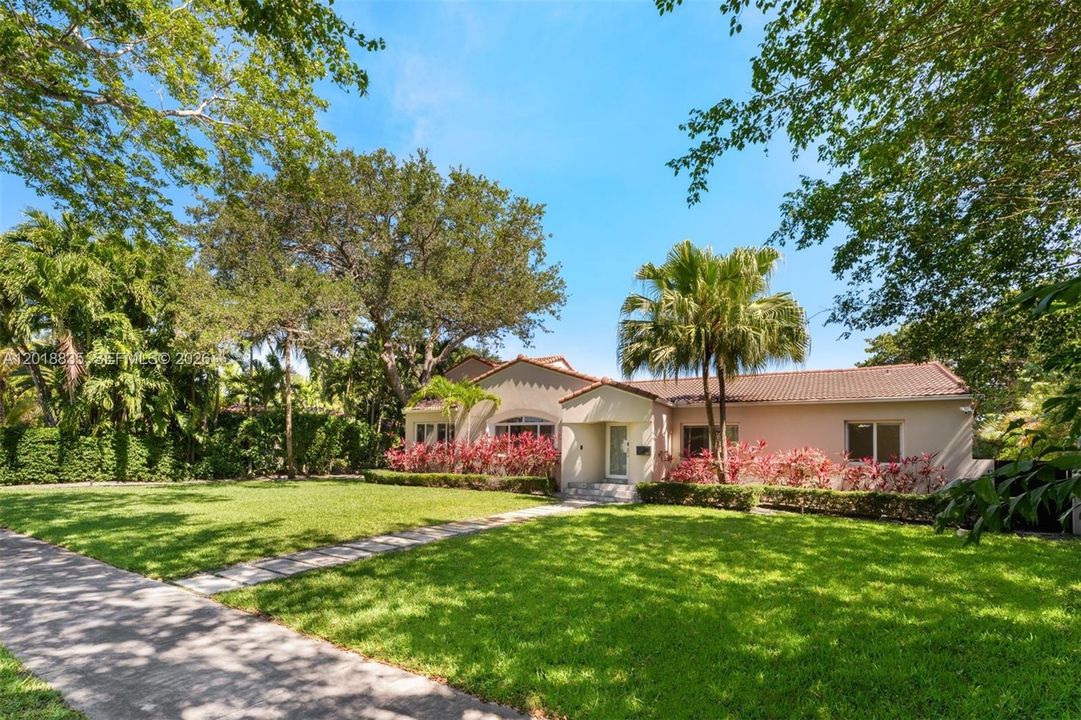For Sale: $2,600,000 (5 beds, 5 baths, 2798 Square Feet)