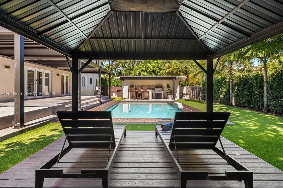 For Sale: $2,600,000 (5 beds, 5 baths, 2798 Square Feet)