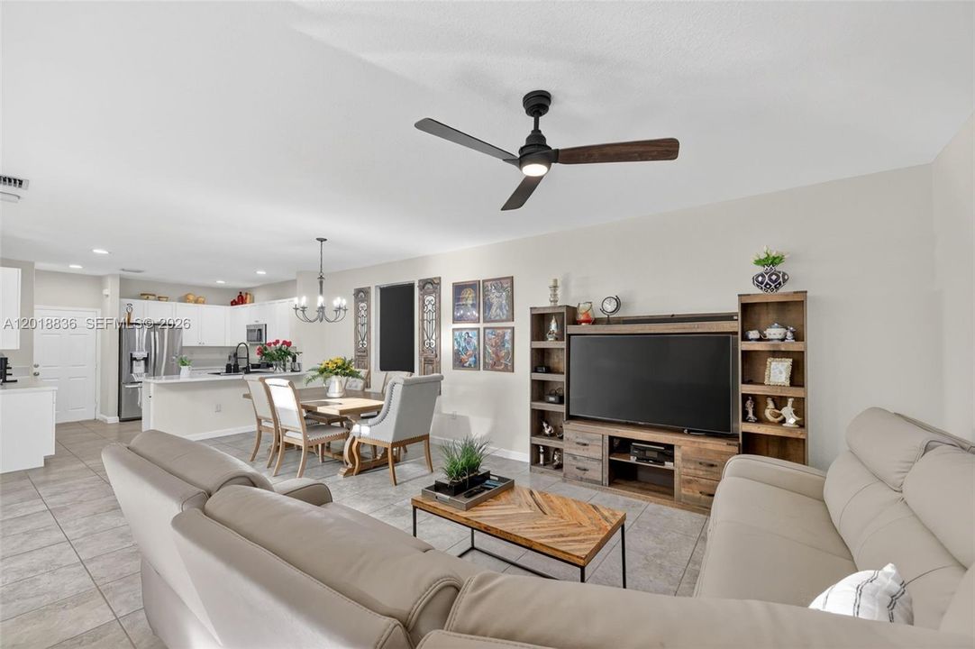 Activo con contrato: $525,500 (3 camas, 2 baños, 2115 Pies cuadrados)