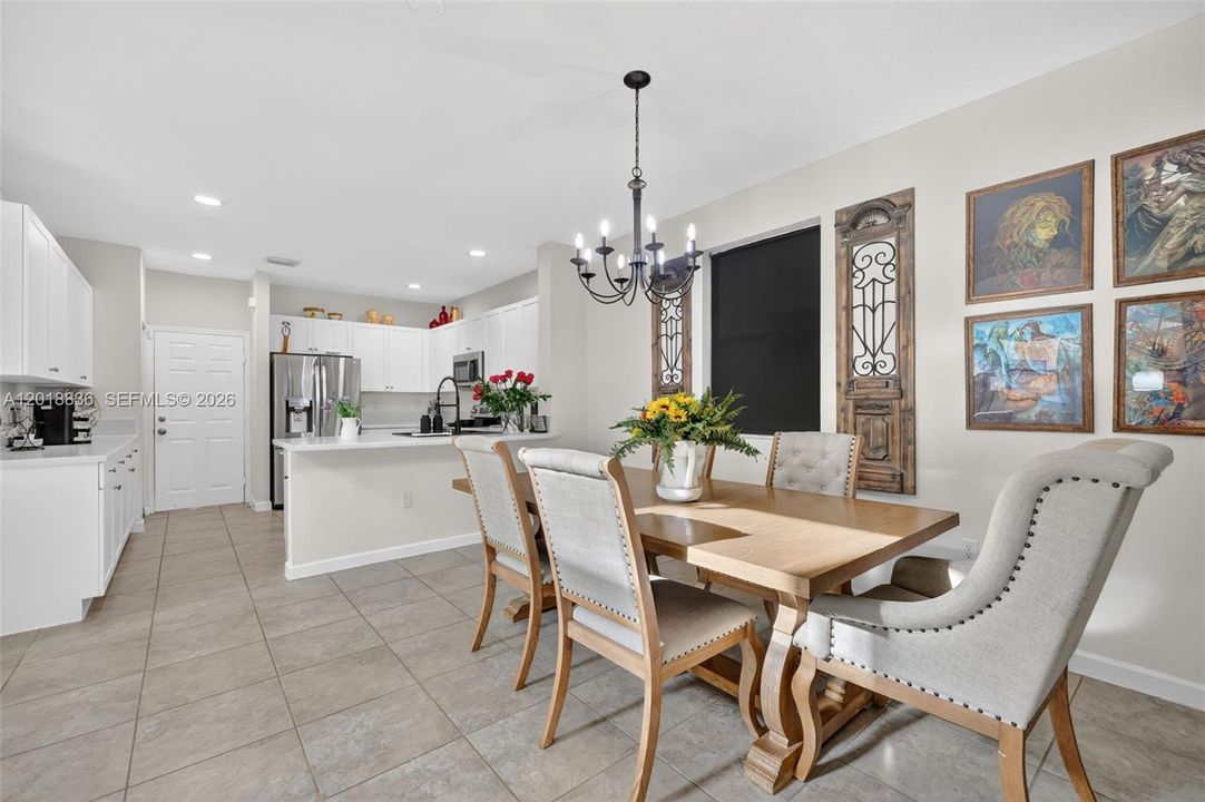 Activo con contrato: $525,500 (3 camas, 2 baños, 2115 Pies cuadrados)