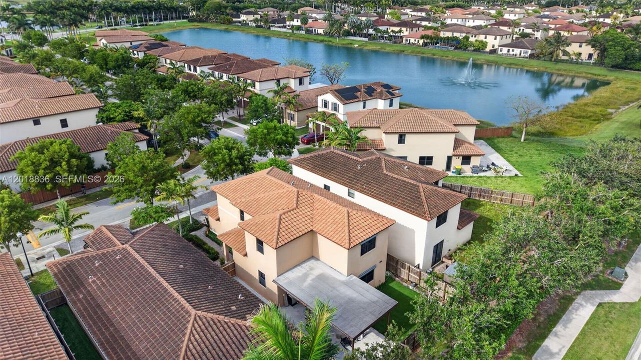 Activo con contrato: $525,500 (3 camas, 2 baños, 2115 Pies cuadrados)