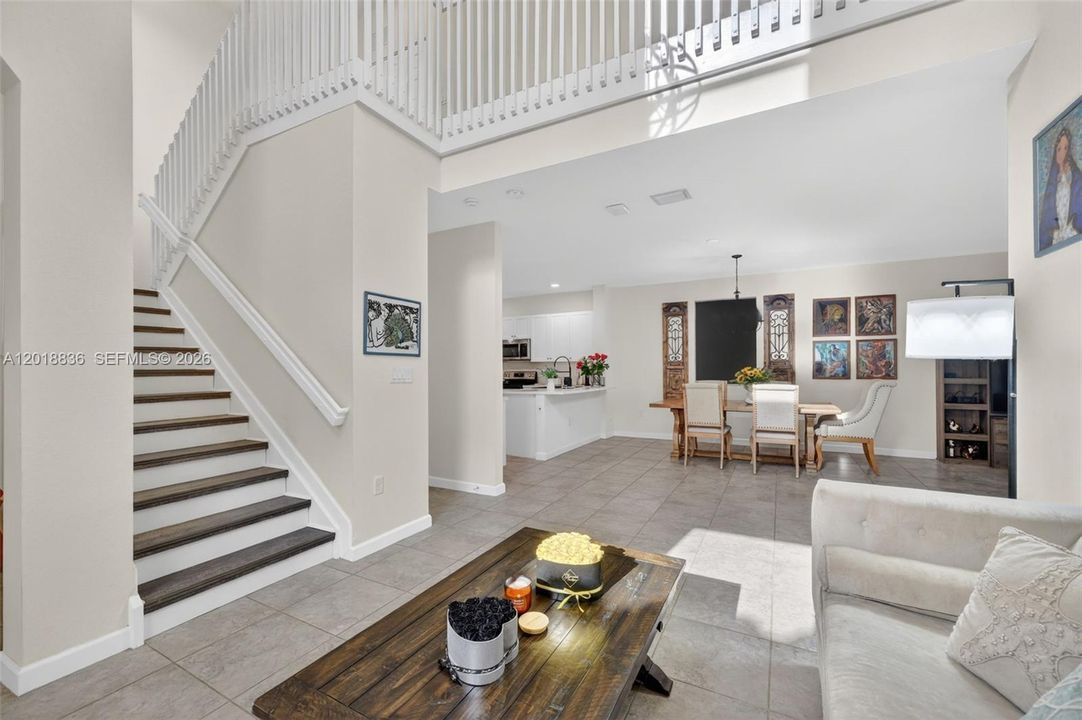 Activo con contrato: $525,500 (3 camas, 2 baños, 2115 Pies cuadrados)