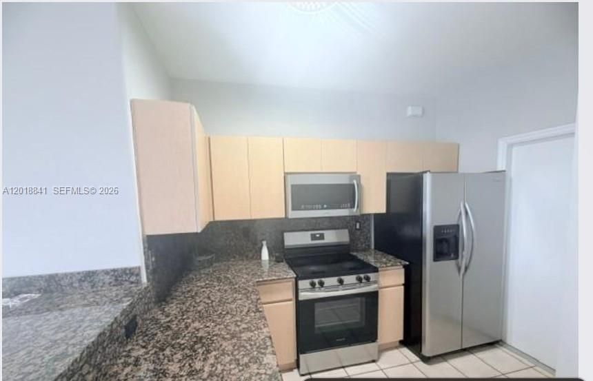 En Renta: $3,200 (3 camas, 2 baños, 1650 Pies cuadrados)