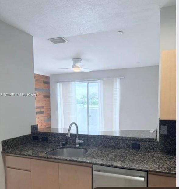 En Renta: $3,200 (3 camas, 2 baños, 1650 Pies cuadrados)
