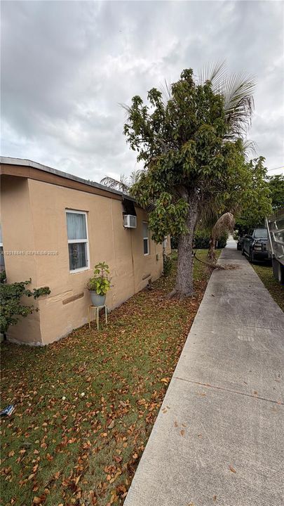 Active With Contract: $190,000 (2 beds, 1 baths, 560 Square Feet)