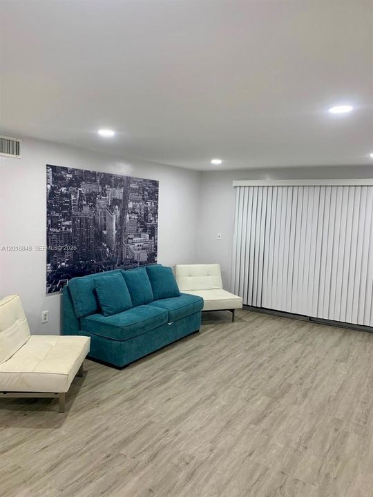 Active With Contract: $170,000 (2 beds, 2 baths, 985 Square Feet)