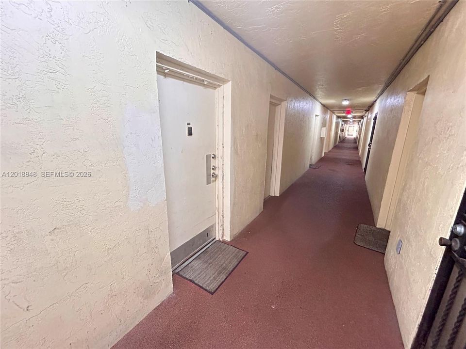 Active With Contract: $170,000 (2 beds, 2 baths, 985 Square Feet)
