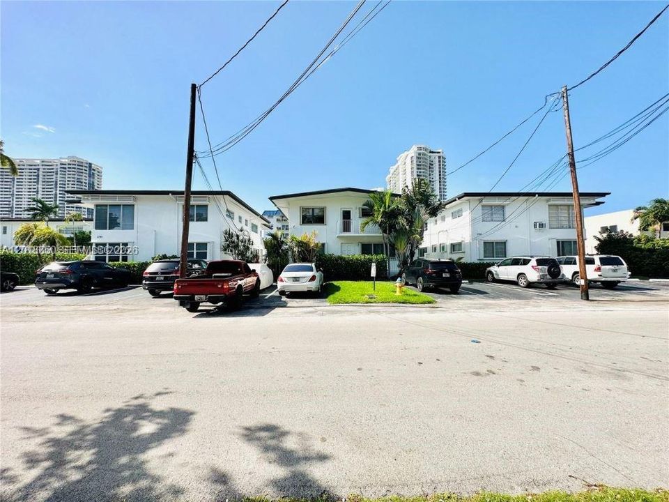 En Venta: $300,000 (2 camas, 2 baños, 990 Pies cuadrados)