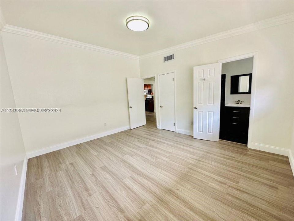 En Venta: $300,000 (2 camas, 2 baños, 990 Pies cuadrados)