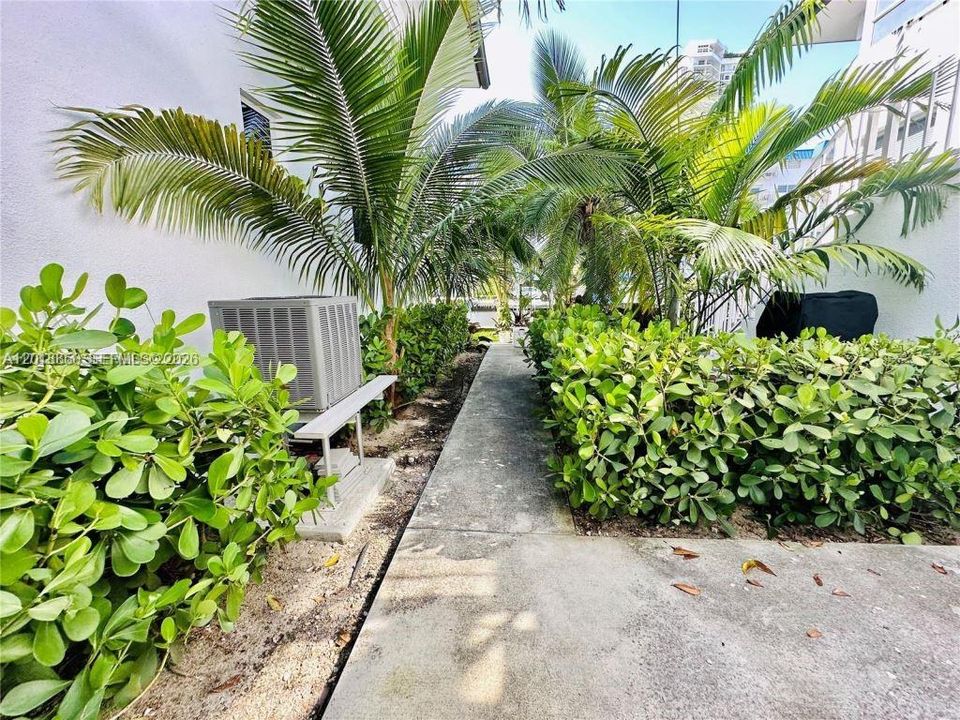 En Venta: $300,000 (2 camas, 2 baños, 990 Pies cuadrados)