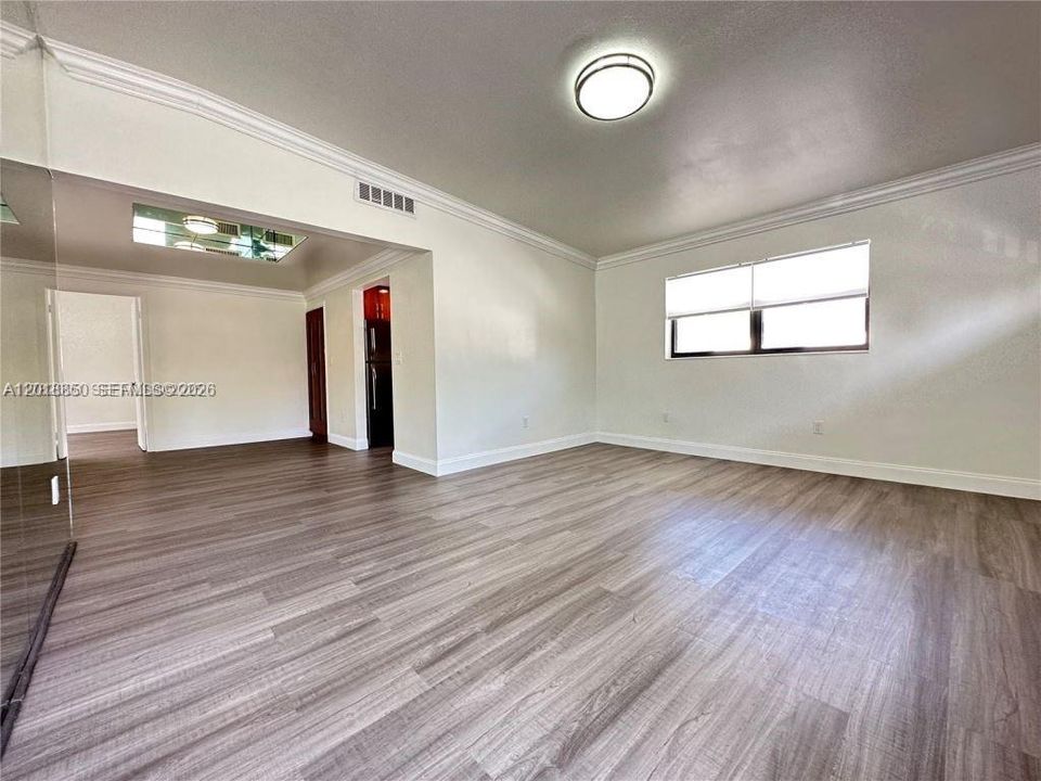 En Venta: $300,000 (2 camas, 2 baños, 990 Pies cuadrados)