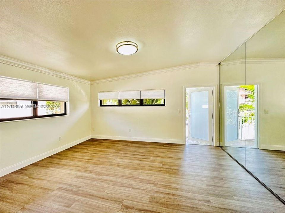 En Venta: $300,000 (2 camas, 2 baños, 990 Pies cuadrados)