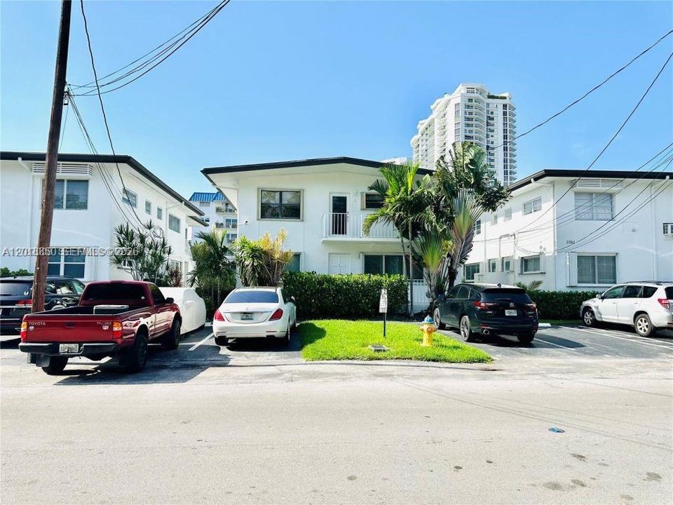En Venta: $300,000 (2 camas, 2 baños, 990 Pies cuadrados)