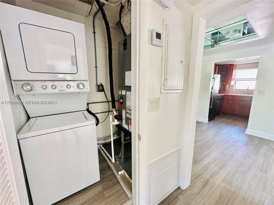 En Venta: $300,000 (2 camas, 2 baños, 990 Pies cuadrados)