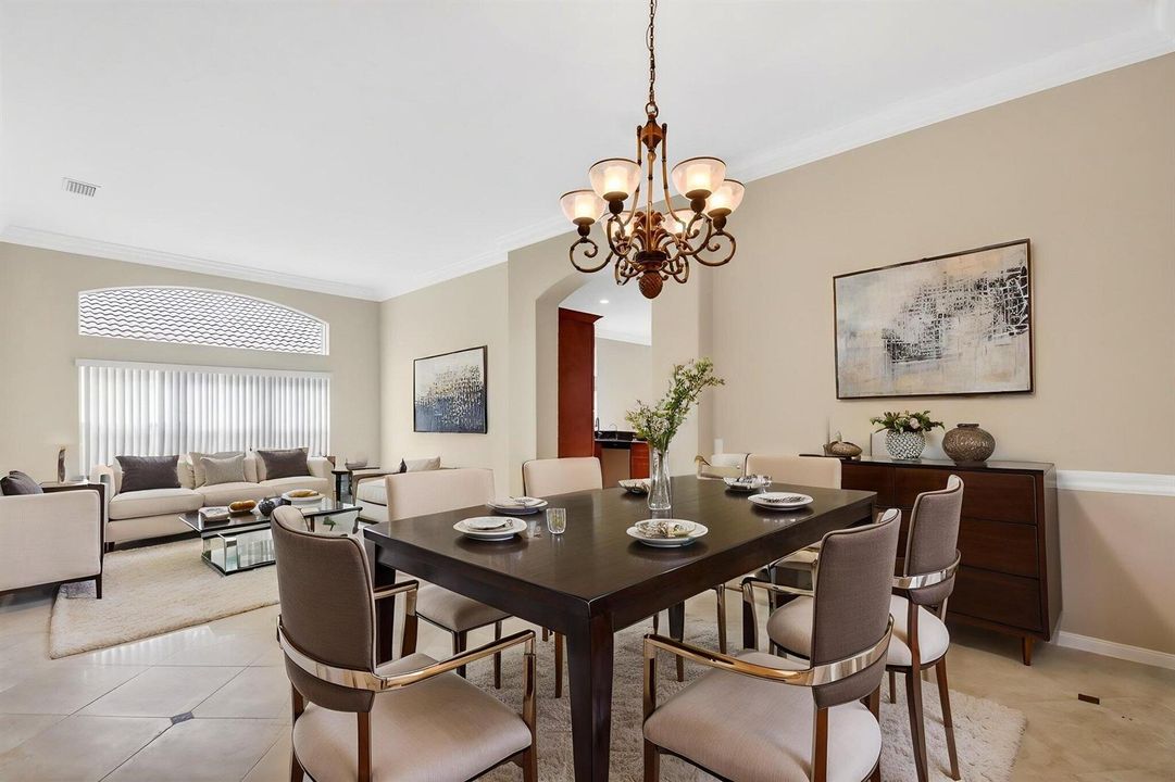 Open & Versatile Living rm & Dining rm